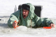 Как спастись из ледяной полыньи - советы калужских спасателей