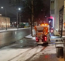 Коммунальщики задействовали всю технику для уборки улиц Калуги от снега