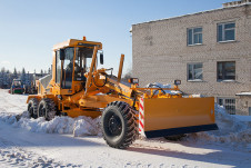 Зимнее ноу-хау: чистить улицы от снега будут алиментщики
